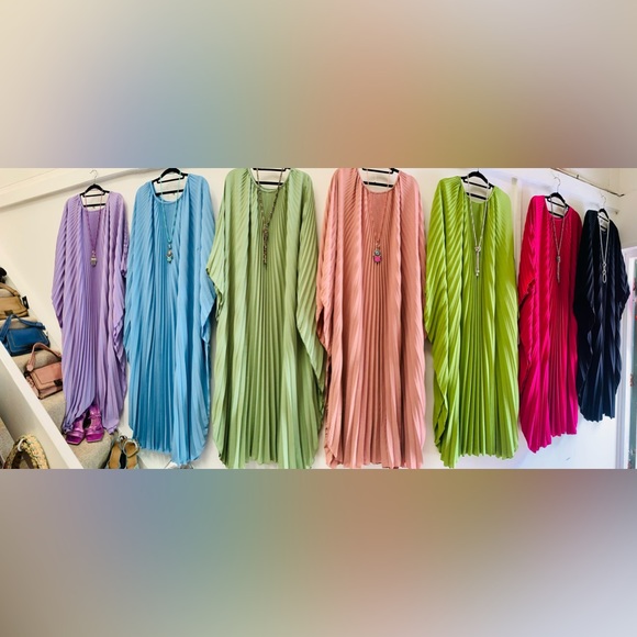 Fuchsia Pink Pleated Kaftan Style Dress - Picture 5 of 6